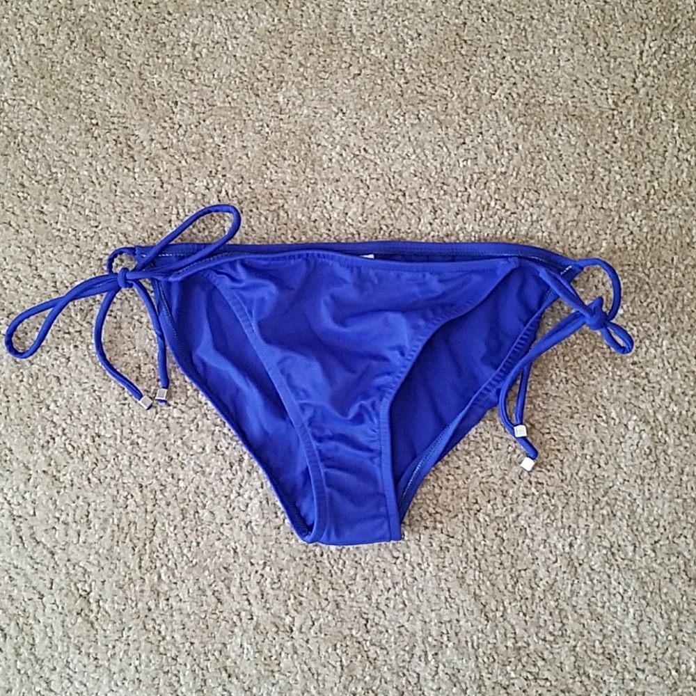 NWOT VENUS string side bikini bottoms